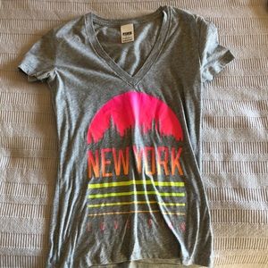 VS NYC v neck